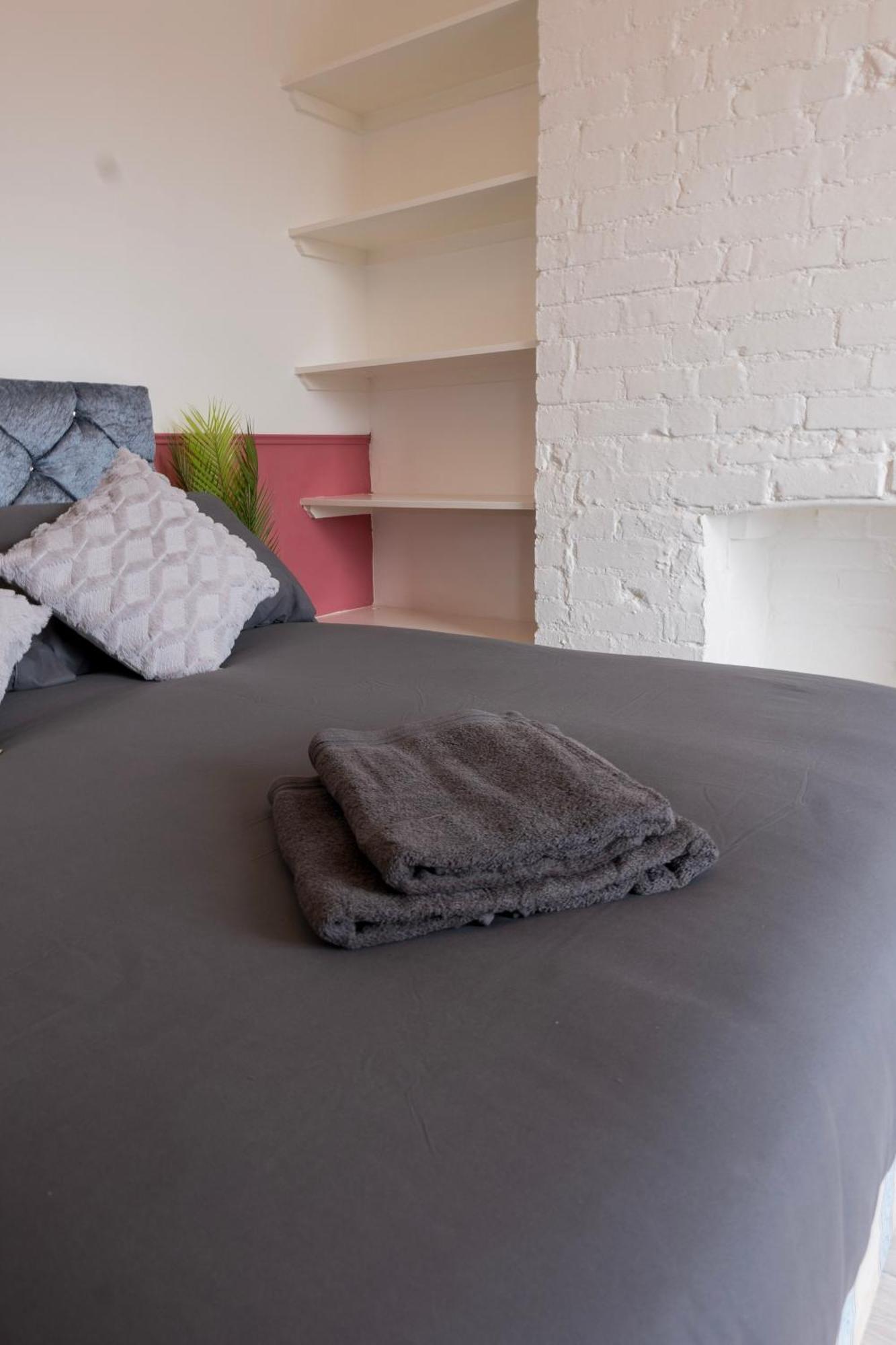5C- Stylish Urban Retreat - Spacious 2 Bed Flat London Eksteriør billede