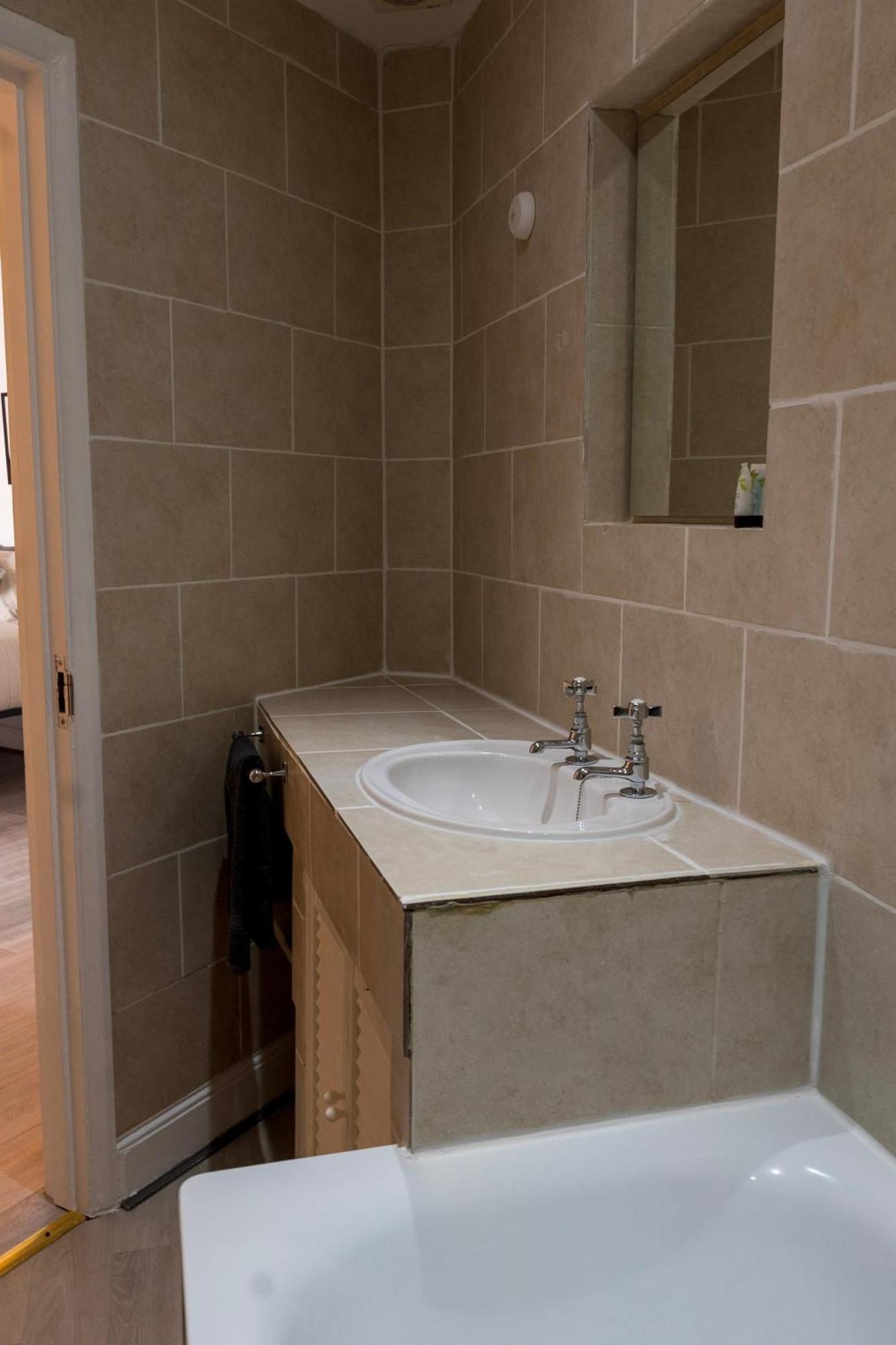 5C- Stylish Urban Retreat - Spacious 2 Bed Flat London Eksteriør billede