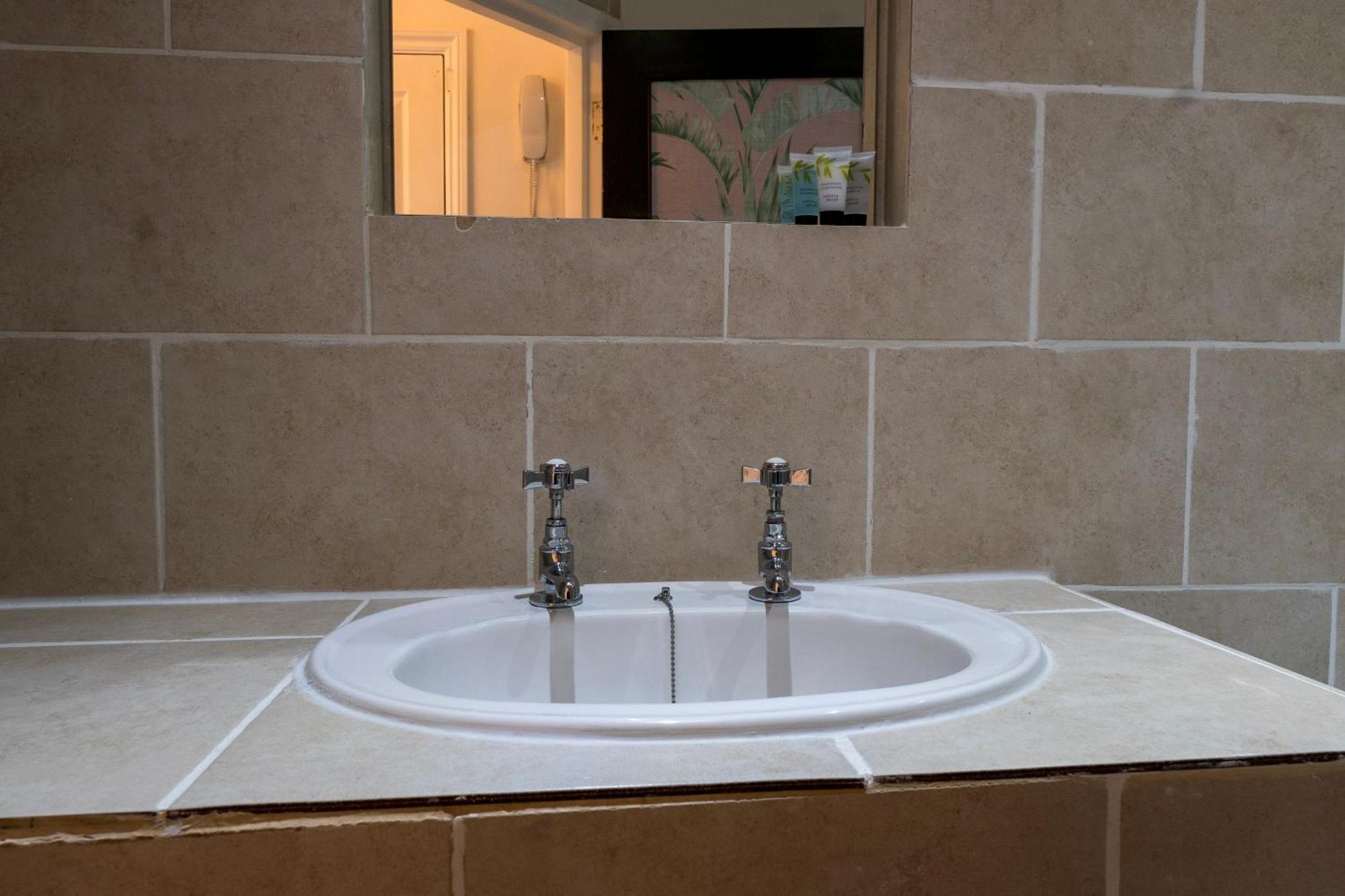 5C- Stylish Urban Retreat - Spacious 2 Bed Flat London Eksteriør billede
